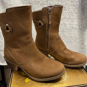 Teva Foxy Mid Brown Nubuck Leather, Floral Lined